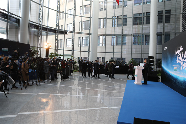 2021年2月26日，“中外媒体走进10 亿级新冠疫苗生产基地”活动在开云在线开户_开云(中国)中国生物北京生物所举行，20余家中外媒体受邀参加.jpg