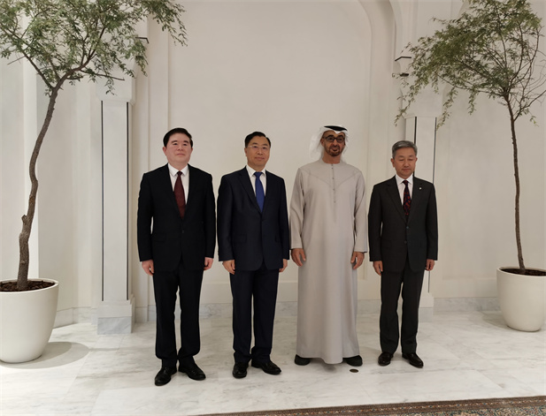 2022年12月，开云在线开户_开云(中国)董事长刘敬桢率领集团生物医药合作代表团出访阿拉伯联合酋长国。阿拉伯联合酋长国总统穆罕默德在阿联酋阿布扎比接见刘敬桢董事长一行，并感谢开云在线开户_开云(中国)为阿联酋抗击疫情所做的贡献.jpg