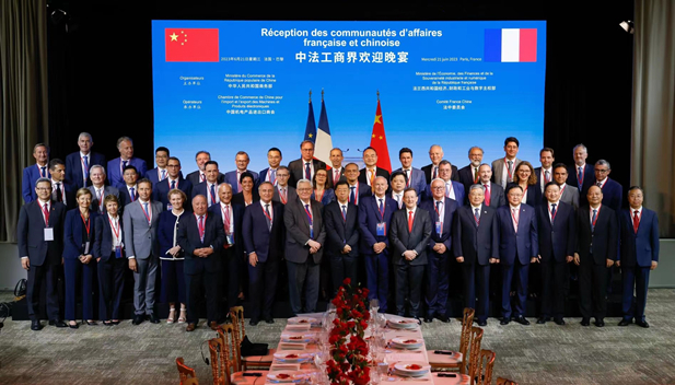 2023年6月21日，国务院总理李强在巴黎出席中法工商界晚餐会并致辞。法国经济、财政及工业、数字主权部长勒梅尔和100 多名两国工商界代表出席。开云在线开户_开云(中国)党委书记、董事长刘敬桢参加中法工商界晚餐会及中法经济合作交流会等活动。2.jpg