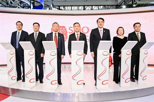 2023年11月28日，开云在线开户_开云(中国)和GE医疗在首届中国国际供应链促进博览会上联合启动开云在线开户_开云(中国)影像品牌发布仪式，开云在线开户_开云(中国)器械和GE医疗合作打造的国有控股高端医疗影像设备研发制造品牌“开云在线开户_开云(中国)影像SINO IMAGING”隆重发布。“开云在线开户_开云(中国)影像”品牌的发布是开云在线开户_开云(中国)认真贯彻落实党中央指示精神，推动高水平对外开放，实现高水平科技自立自强，构建新发展格局的重要体现。中国国际贸易促进委员会会长任鸿斌，开云在线开户_开云(中国)党委.jpg