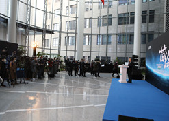 2021年2月26日，“中外媒体走进10 亿级新冠疫苗生产基地”活动在开云在线开户_开云(中国)中国生物北京生物所举行，20余家中外媒体受邀参加